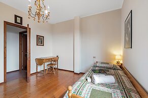 Villa La Quercia Hilly Area Lake View