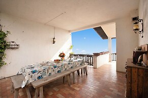 Villa La Quercia Hilly Area Lake View