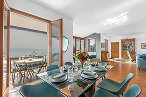 Villa La Quercia Hilly Area Lake View