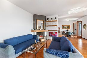 Villa La Quercia Hilly Area Lake View