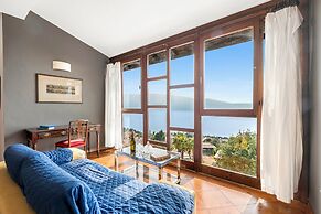 Villa La Quercia Hilly Area Lake View