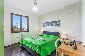 Villa La Quercia Hilly Area Lake View