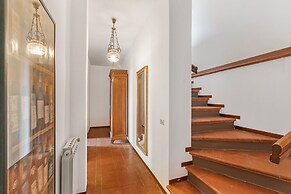 Villa La Quercia Hilly Area Lake View