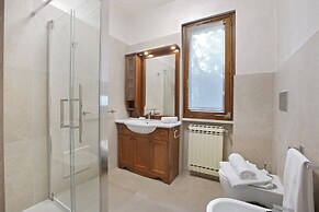 Villa La Quercia Hilly Area Lake View