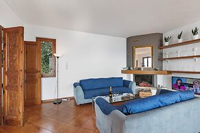 Villa La Quercia Hilly Area Lake View