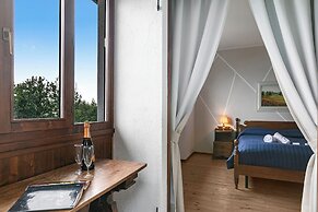 Villa La Quercia Hilly Area Lake View
