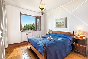 Villa La Quercia Hilly Area Lake View