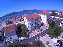 Maca - Seaview & Private Parking - A2