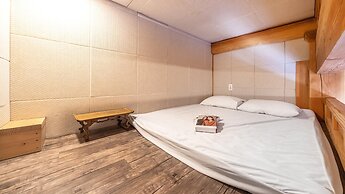 Gyeongju Hanokstay Darak