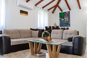 Three Holiday Homes - H1 Azur