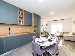 Mihael Holiday House