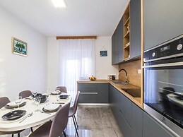 Mihael Holiday House