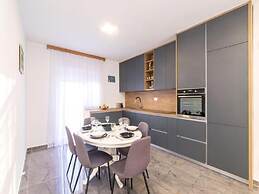 Mihael Holiday House