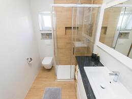 Mihael Holiday House