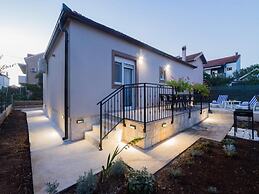 Mihael Holiday House