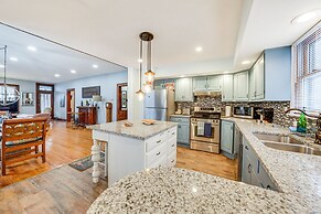 Depue Vacation Rental < 1 Mi to the Lake!