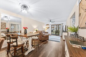 Elite Escape 2 Bedroom Condo by RedAwning