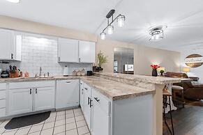 Elite Escape 2 Bedroom Condo by RedAwning