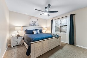 Elite Escape 2 Bedroom Condo by RedAwning