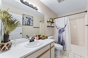 Elite Escape 2 Bedroom Condo by RedAwning