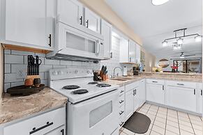 Elite Escape 2 Bedroom Condo by RedAwning