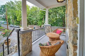 Eclectic Stone Cottage, Walk to Downtown Staunton!