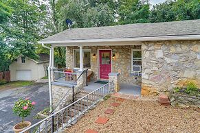 Eclectic Stone Cottage, Walk to Downtown Staunton!