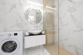 Luxurious Grey Apartment by Renters