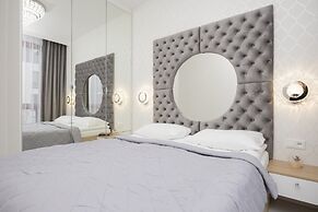 Luxurious Grey Apartment by Renters