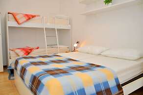 Relaxing Seaside Flat in a Modern Residence