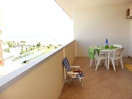 Relaxing Seaside Flat in a Modern Residence