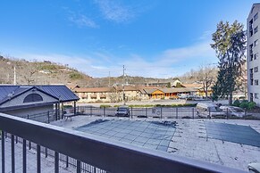 Gatlinburg Vacation Rental - Walk Downtown!