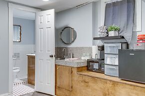 1 Mi to Coors Field: Cozy Denver Studio w/ Patio!