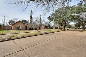 Quiet Houston Home w/ Porch - Near Park & Trails!