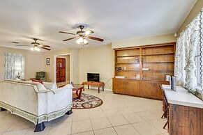 Quiet Houston Home w/ Porch - Near Park & Trails!