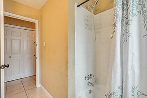 Quiet Houston Home w/ Porch - Near Park & Trails!