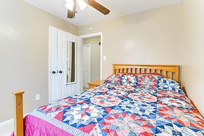 Quiet Houston Home w/ Porch - Near Park & Trails!