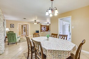 Quiet Houston Home w/ Porch - Near Park & Trails!