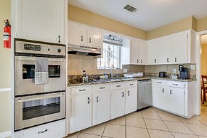 Quiet Houston Home w/ Porch - Near Park & Trails!