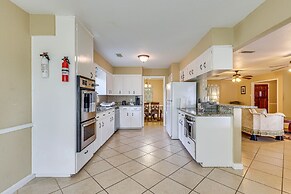 Quiet Houston Home w/ Porch - Near Park & Trails!