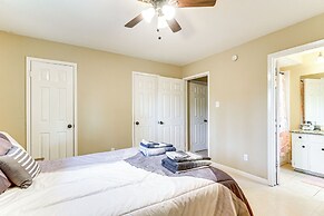 Quiet Houston Home w/ Porch - Near Park & Trails!