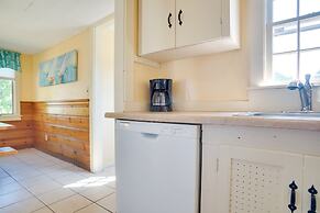 Coastal Cape Cod Charmer: Walk to Beach & Main St!