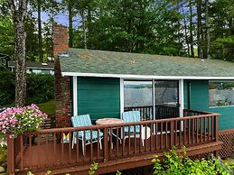 Winni Lakefront Cabin