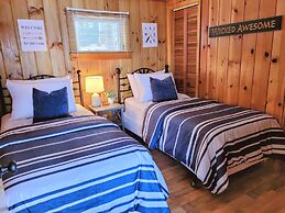 Winni Lakefront Cabin