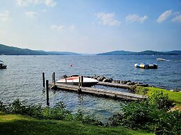 Winni Lakefront Cabin