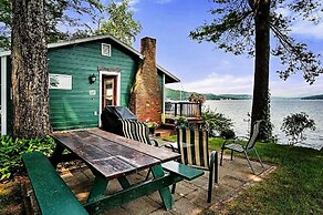Winni Lakefront Cabin