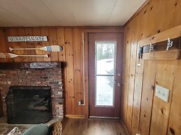 Winni Lakefront Cabin