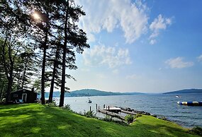 Winni Lakefront Cabin