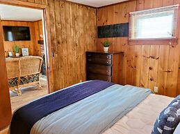 Winni Lakefront Cabin