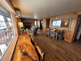 Winni Lakefront Cabin